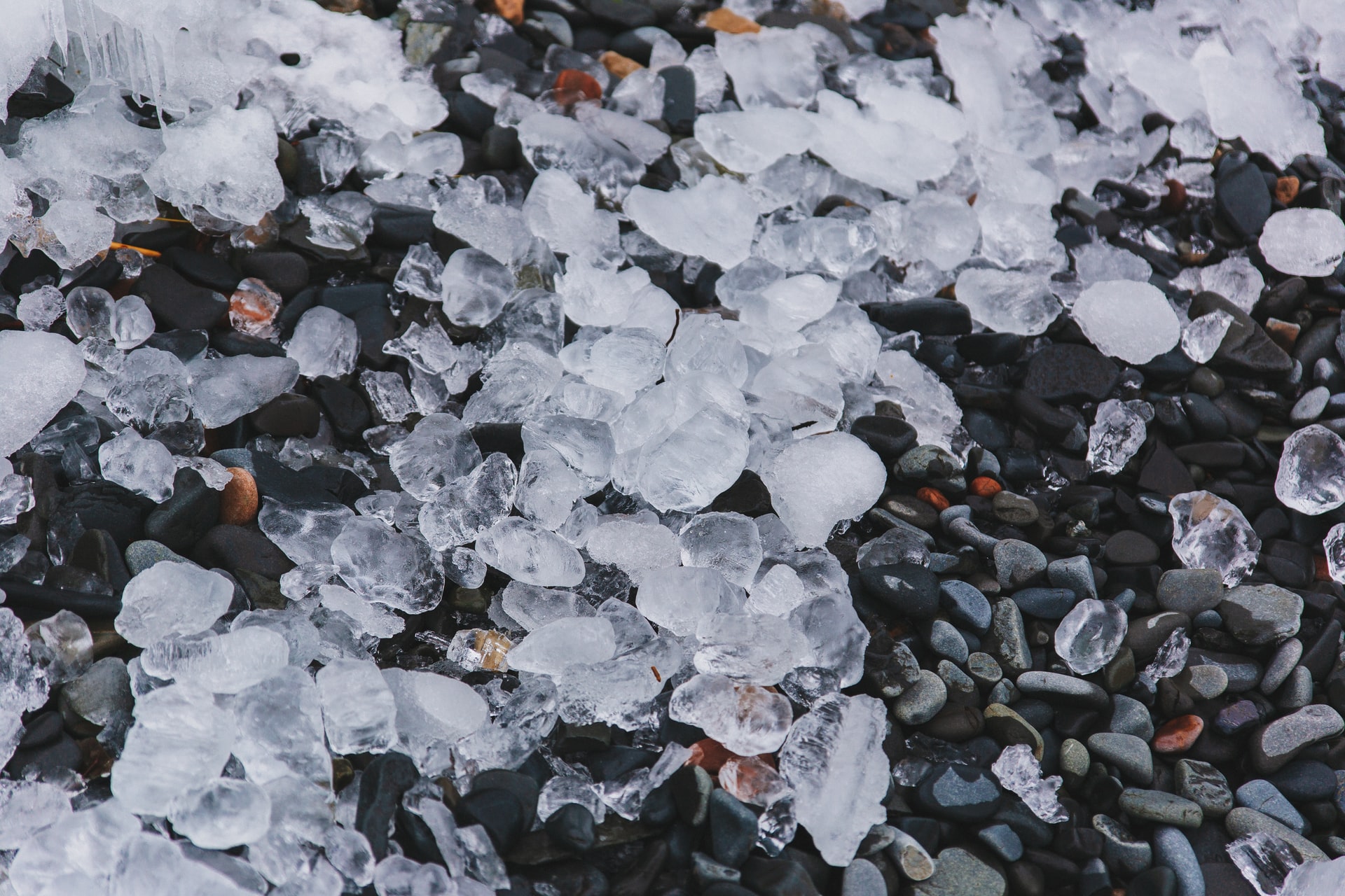 霰とは?|できる仕組みや雹・霙・雪との違いも解説 | 人生は雨のち晴れ。